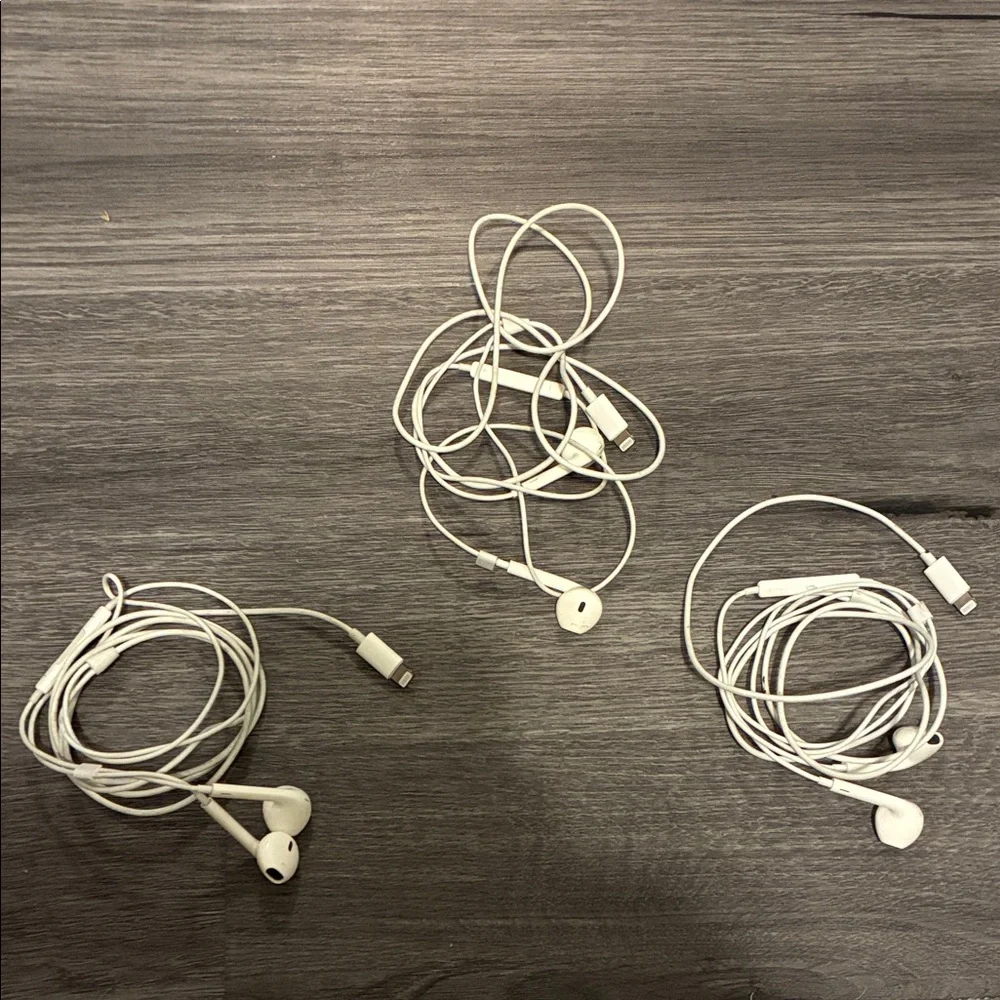 All 3 Apple White Earbud Headphones 3 Pack - Picture 1 of 5